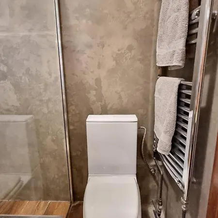 Stylish Flat In Area ! New With Great Access