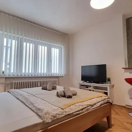 Stylish Flat In Area ! New With Great Access *