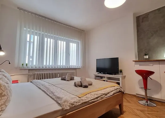 Stylish Flat In Area ! New With Great Access *