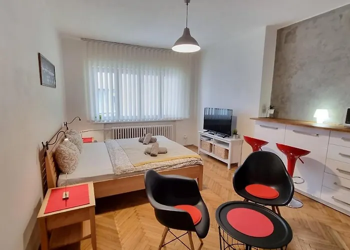Stylish Flat In Area ! New With Great Access Πράγα